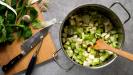 soupe chaude (ou froide) au brocoli, feta & menthe