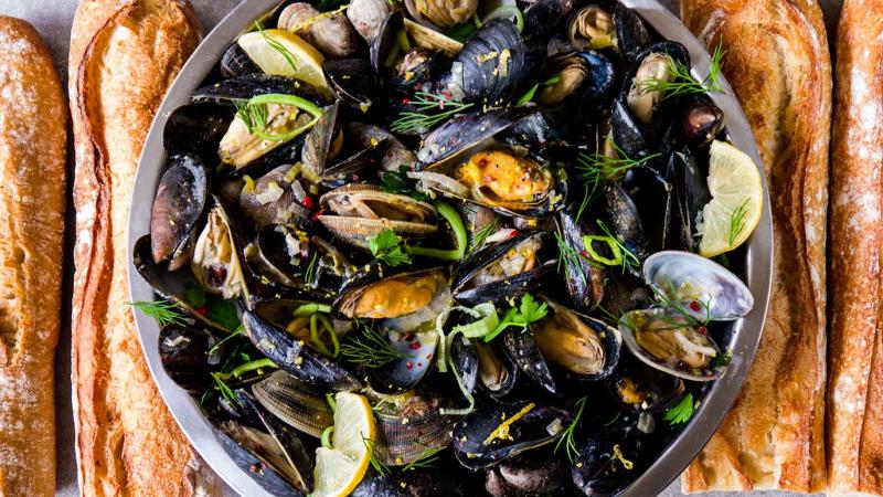 moules & (quelques) palourdes cuites à la bière