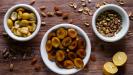 fresh plum & date & pistachio cakes : rightside-up or upside-down ?!