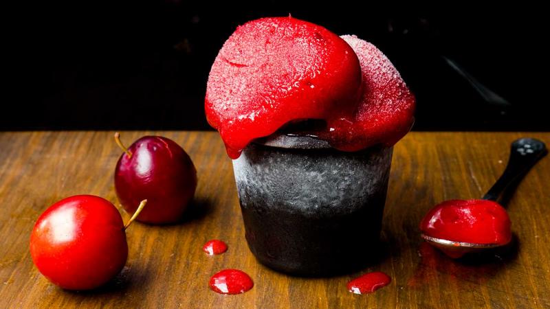 sorbet 'presqu'un cocktail' épicé aux prunes et vermouth