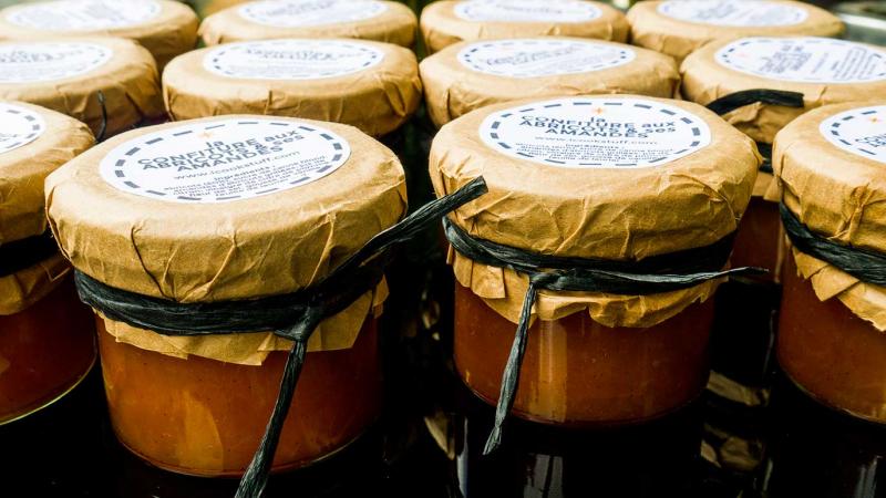 apricot jam with its own apricot almonds