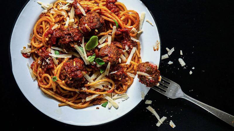 Spaghettis aux boulettes de porc et fenouil facile : découvrez les recettes  de Cuisine Actuelle