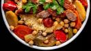 couscous aux légumes mijotés & saucisses grillées