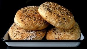 big sandwich bread buns (with seeds) for «pan bagnat»