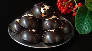 dark chocolate domes with salted peanuts & pretzels