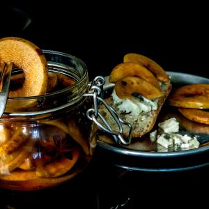 spiced pickled apples